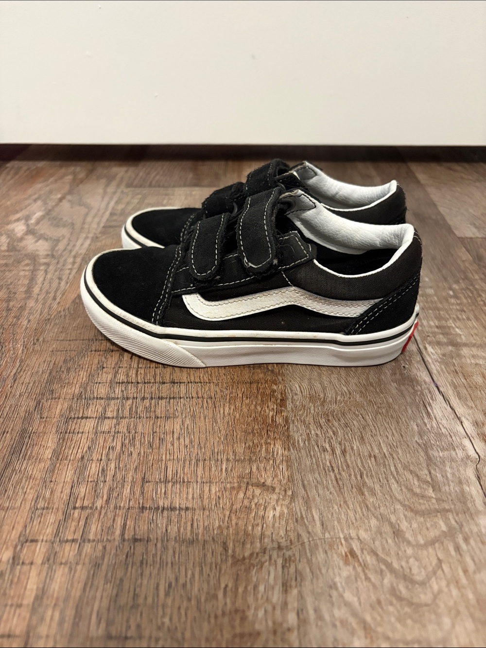 Vans Kids Old Skool Velcro Sneakers - Black & White